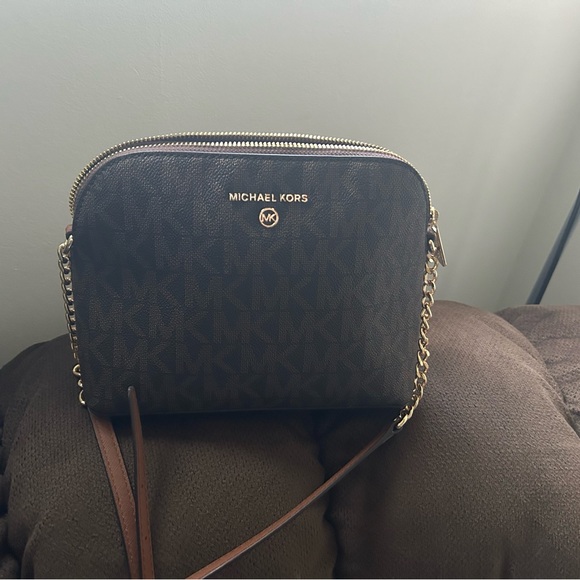 Michael Kors crossbody bag. - Picture 3 of 3